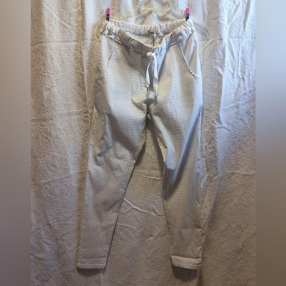 Women's White Checkered Straight Leg Pants